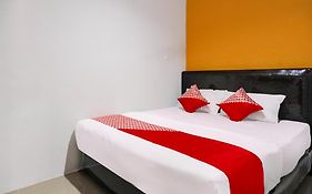 Super Oyo Capital O 93076 Batam Backpacker 2