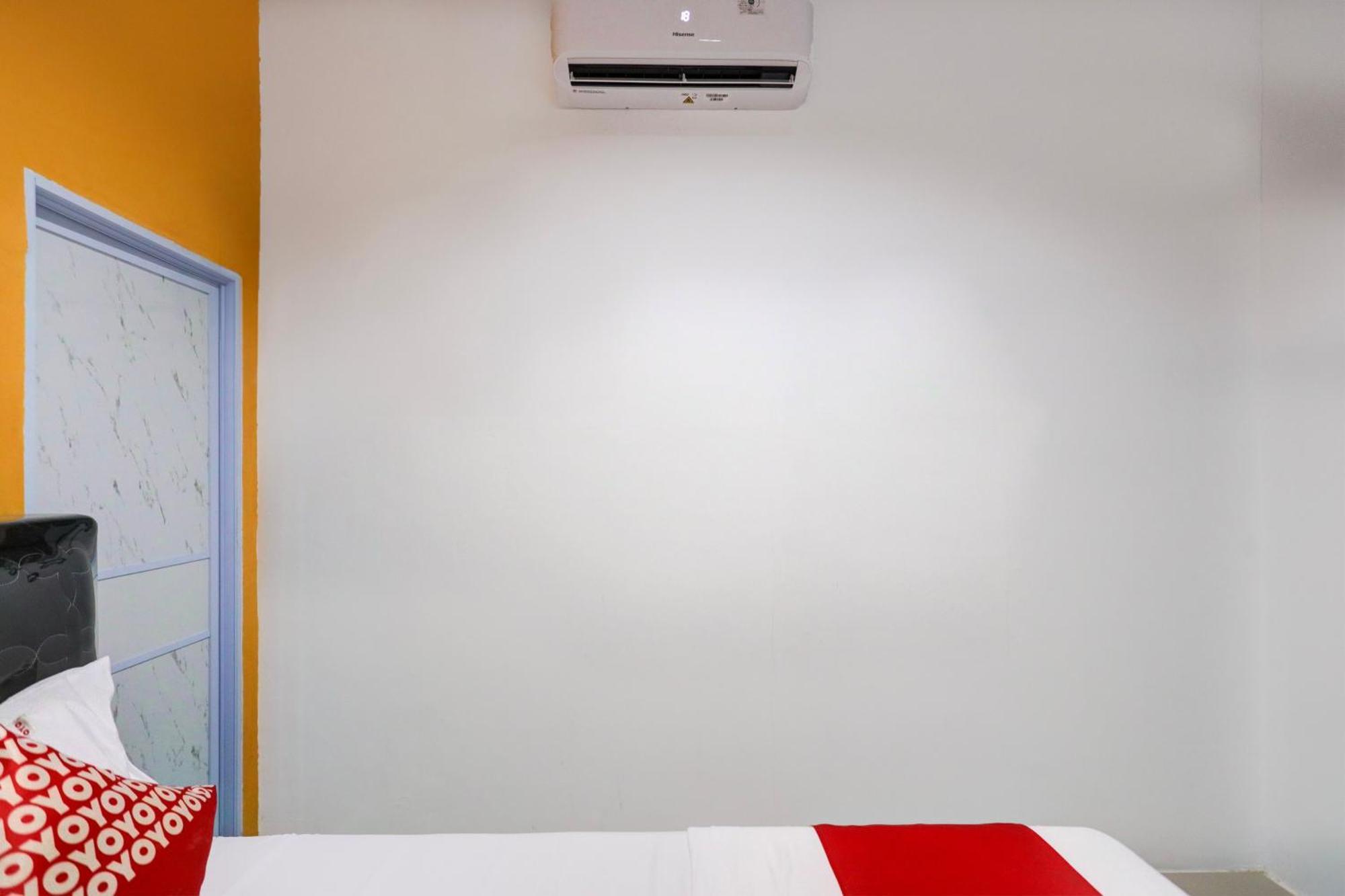 Super Oyo Capital O 93076 Batam Backpacker Guesthouse 2 Pembunuh Bagian luar foto